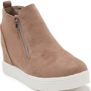 Wedge Sneaker